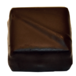 Pâte de fruits framboise, ganache chocolat noir corsé (sulfite, lait, lécithine de soja)